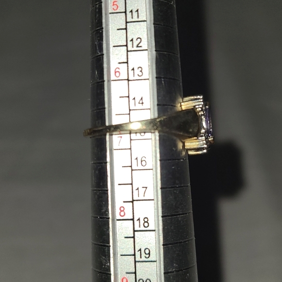 10kt Gold Tanzanite Ring Size 7 - Picture 3 of 13